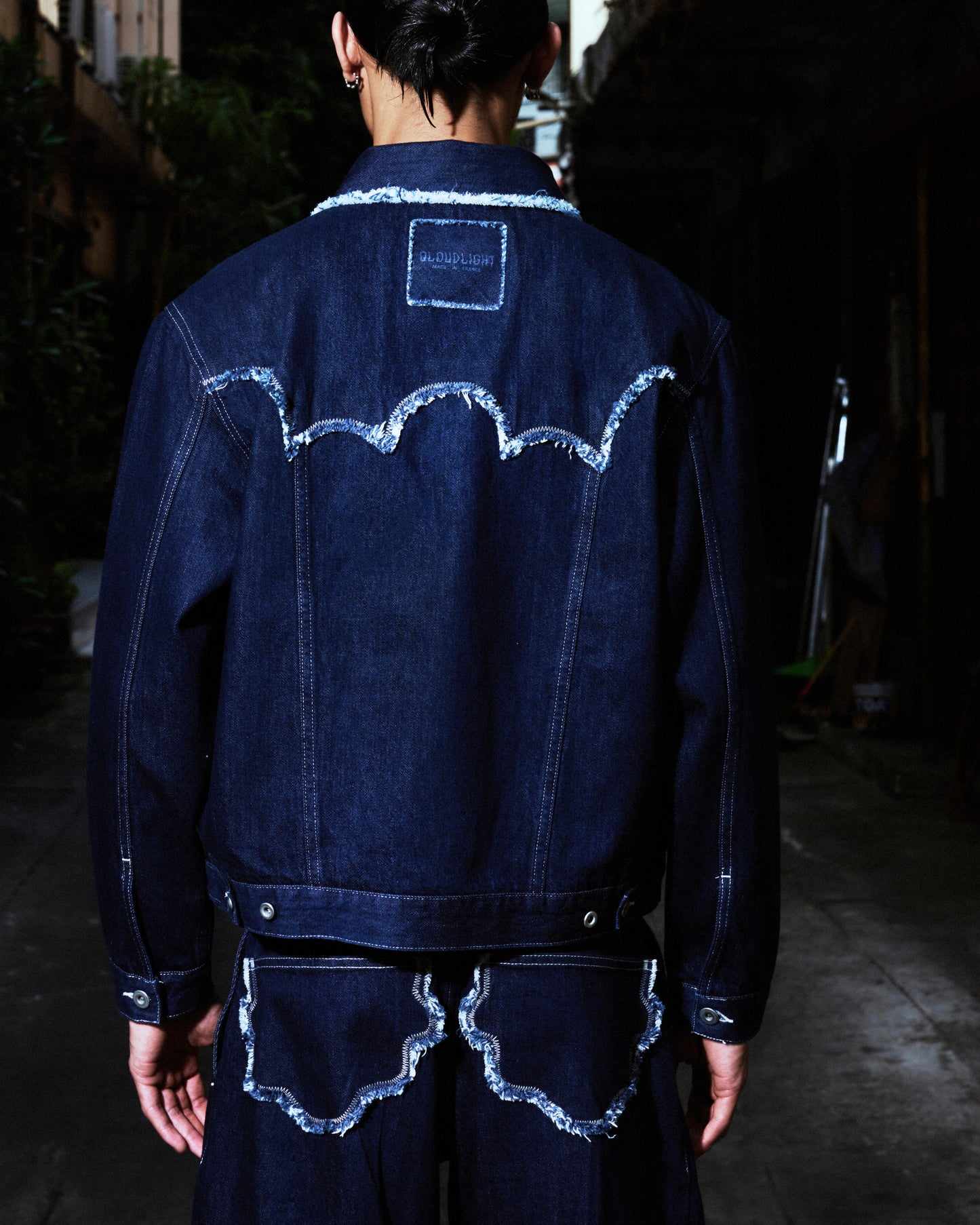 QLOUDLIGHT SS26 Balloon Set detail — frayed edges jacket and wide-leg pants, Pantin