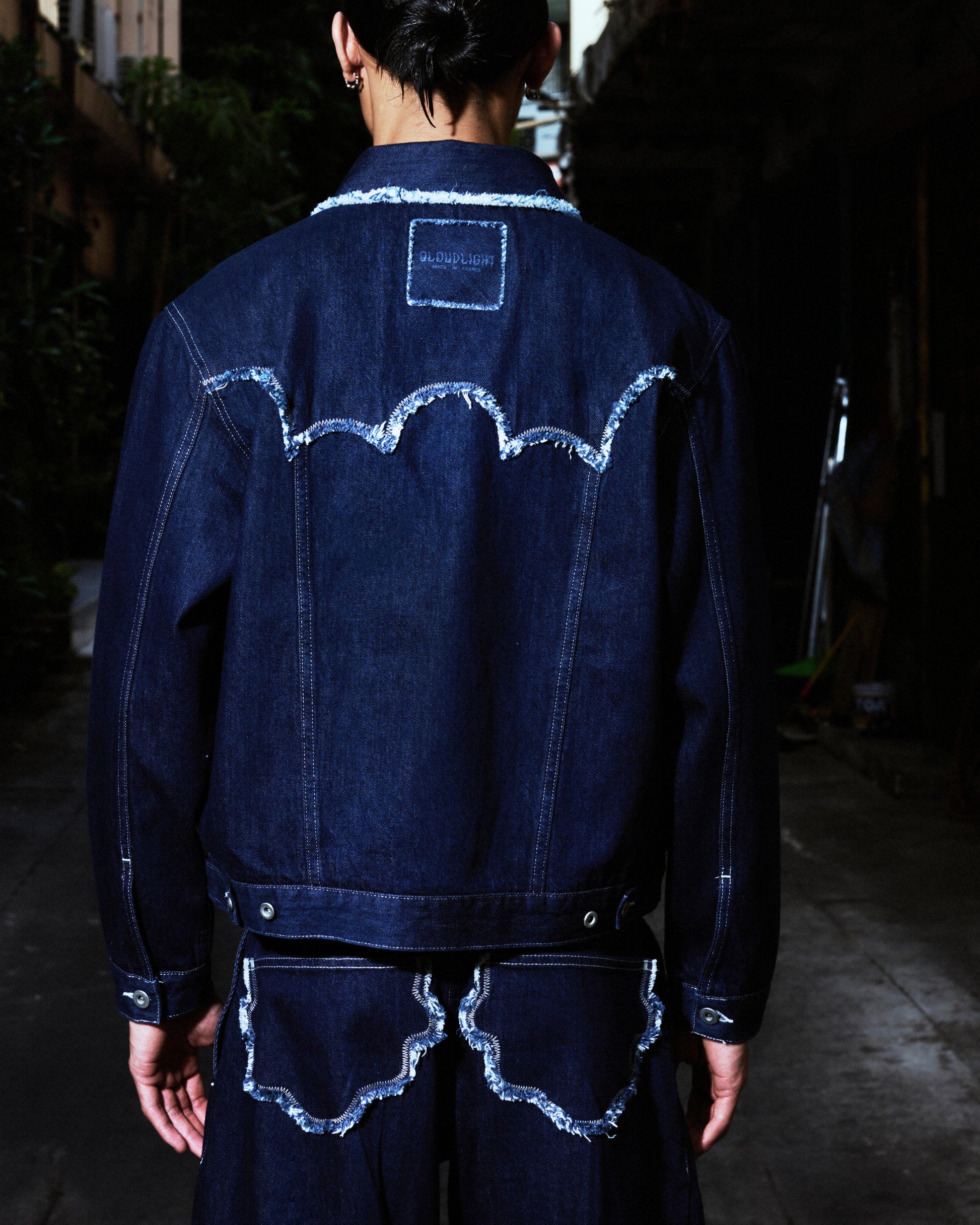 QLOUDLIGHT SS26 Balloon Set detail — frayed edges jacket and wide-leg pants, Pantin