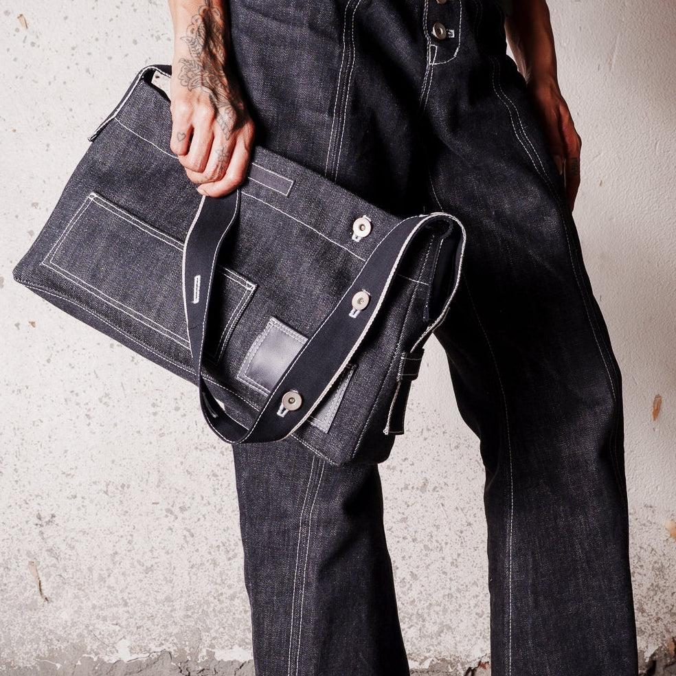 BLACK MESSENGER DENIM BAG
