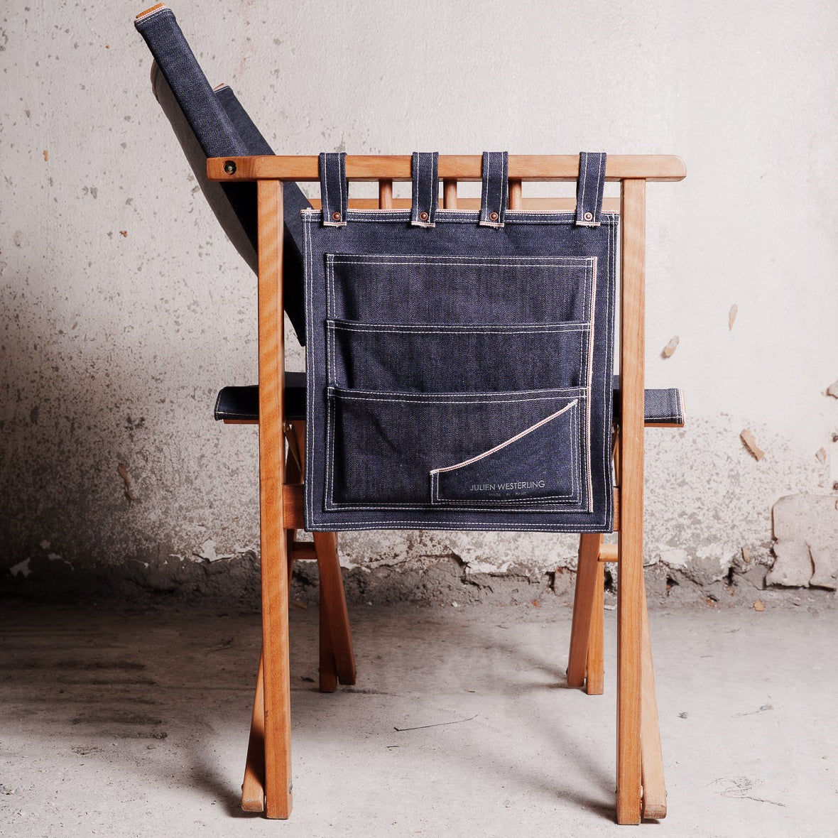 DIRECTOR READING CHAIR